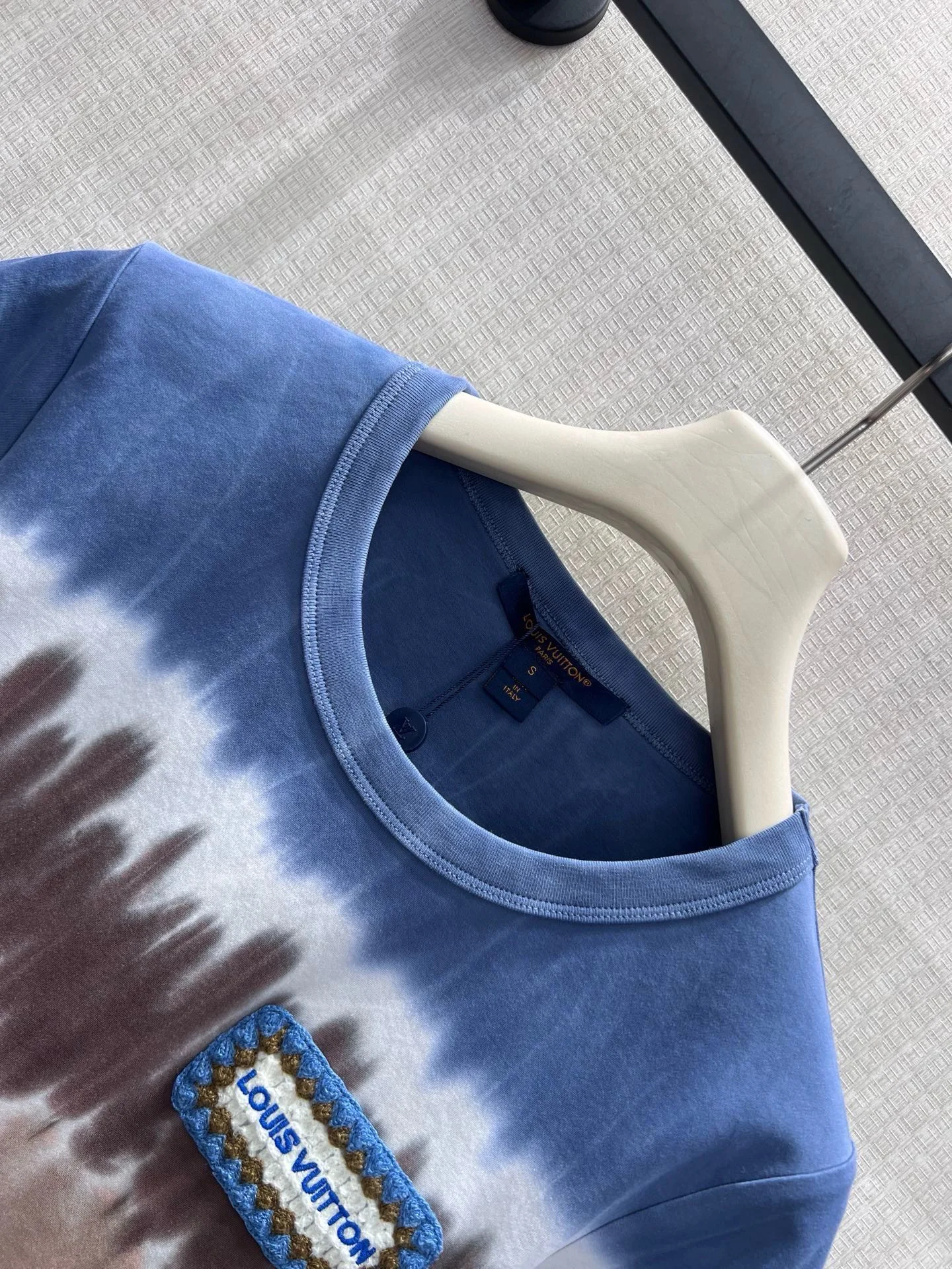 LV T-shirts 36-40 A85202608040792 - Image 3
