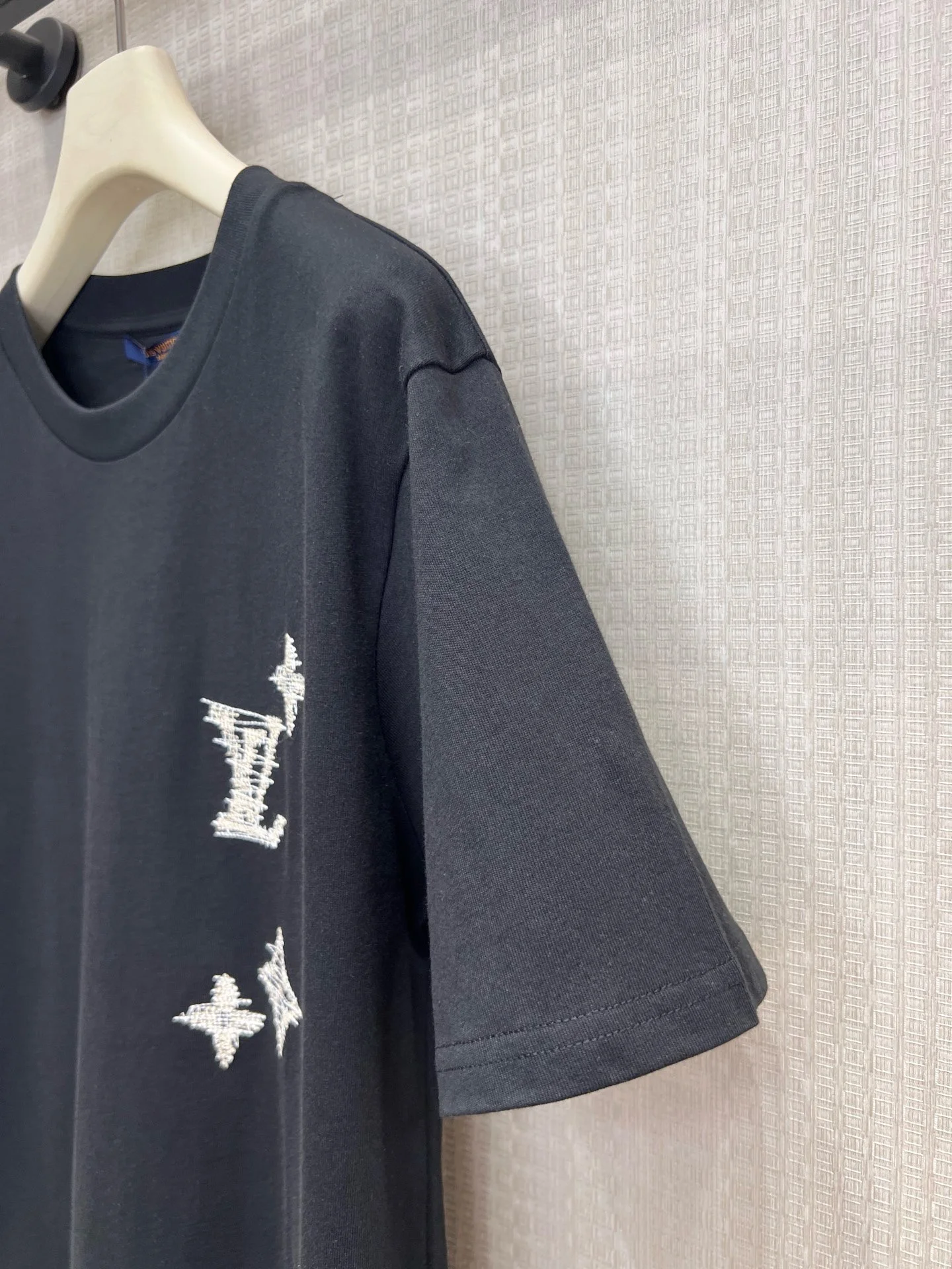 LV T-shirts S M L A55202608040252 - Image 6