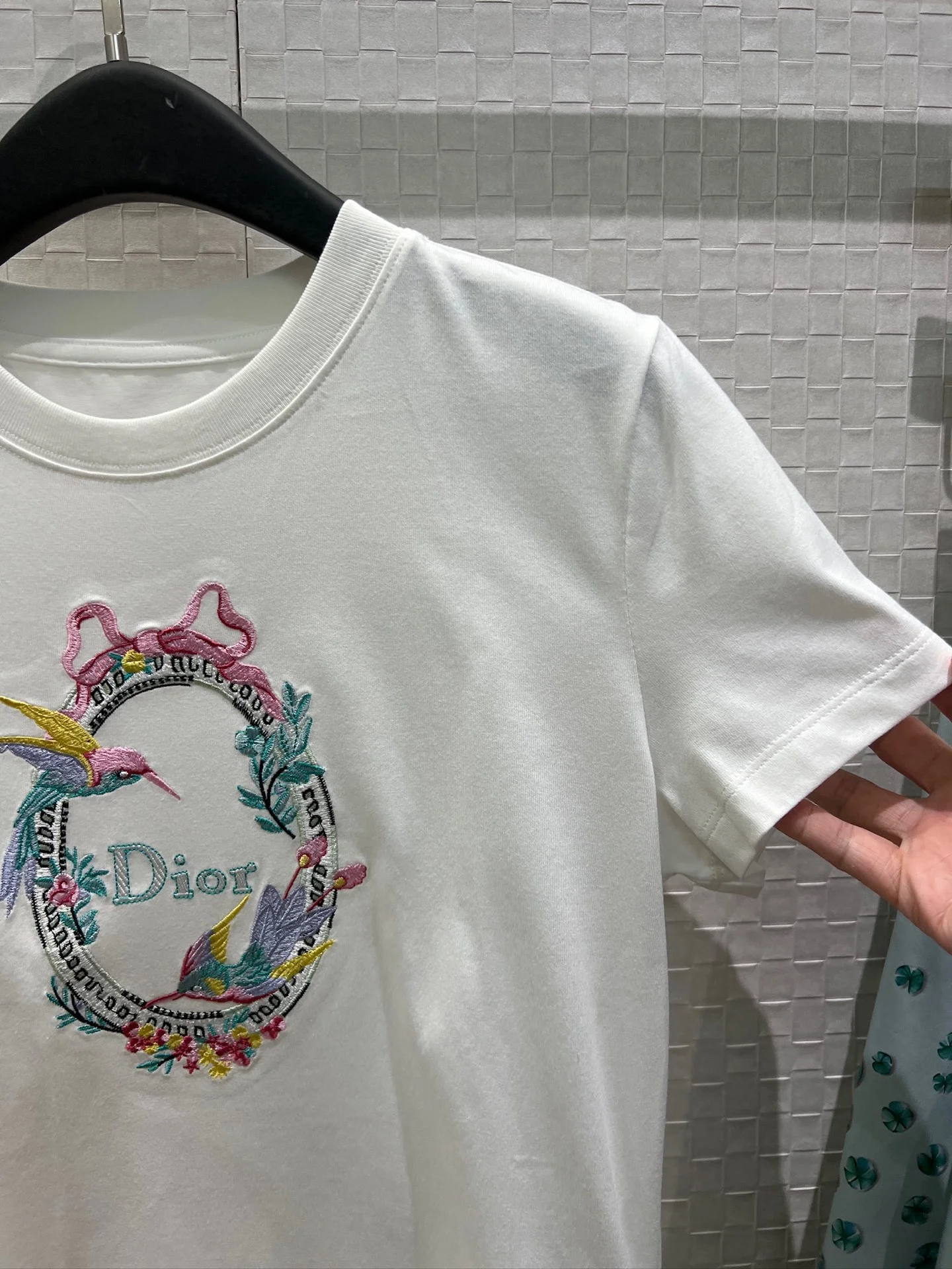 LV T-shirts S-M-L A70202608040433 - Image 2