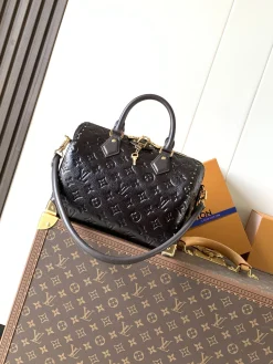 LV Top Handle Bags Cow Leather (Black-Gold) 20X15X27CM F80202608070523