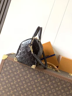Alternative view of LV Top Handle Bags Cow Leather (Black-Gold) 20X15X27CM F80202608070523