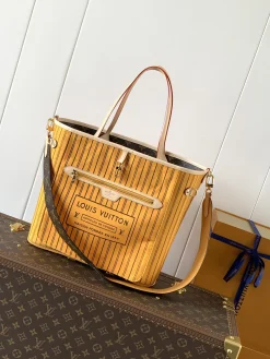 Alternative view of LV Totes Bags Monogram Canvas (Brown-Beige) 28X14X31 CM E00202608071660