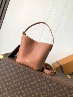 LV Trend Bags Grained Calfskin (Cognac-Gold) 18X12X16CM E00202608070940