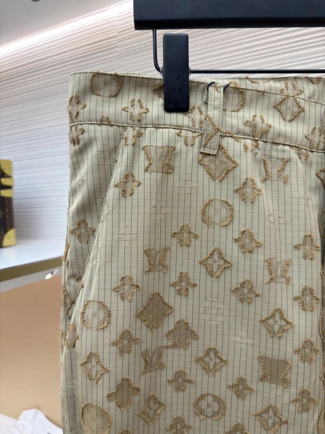 LV Trousers Cotton Nylon S-XL B30202608060231 - Image 4