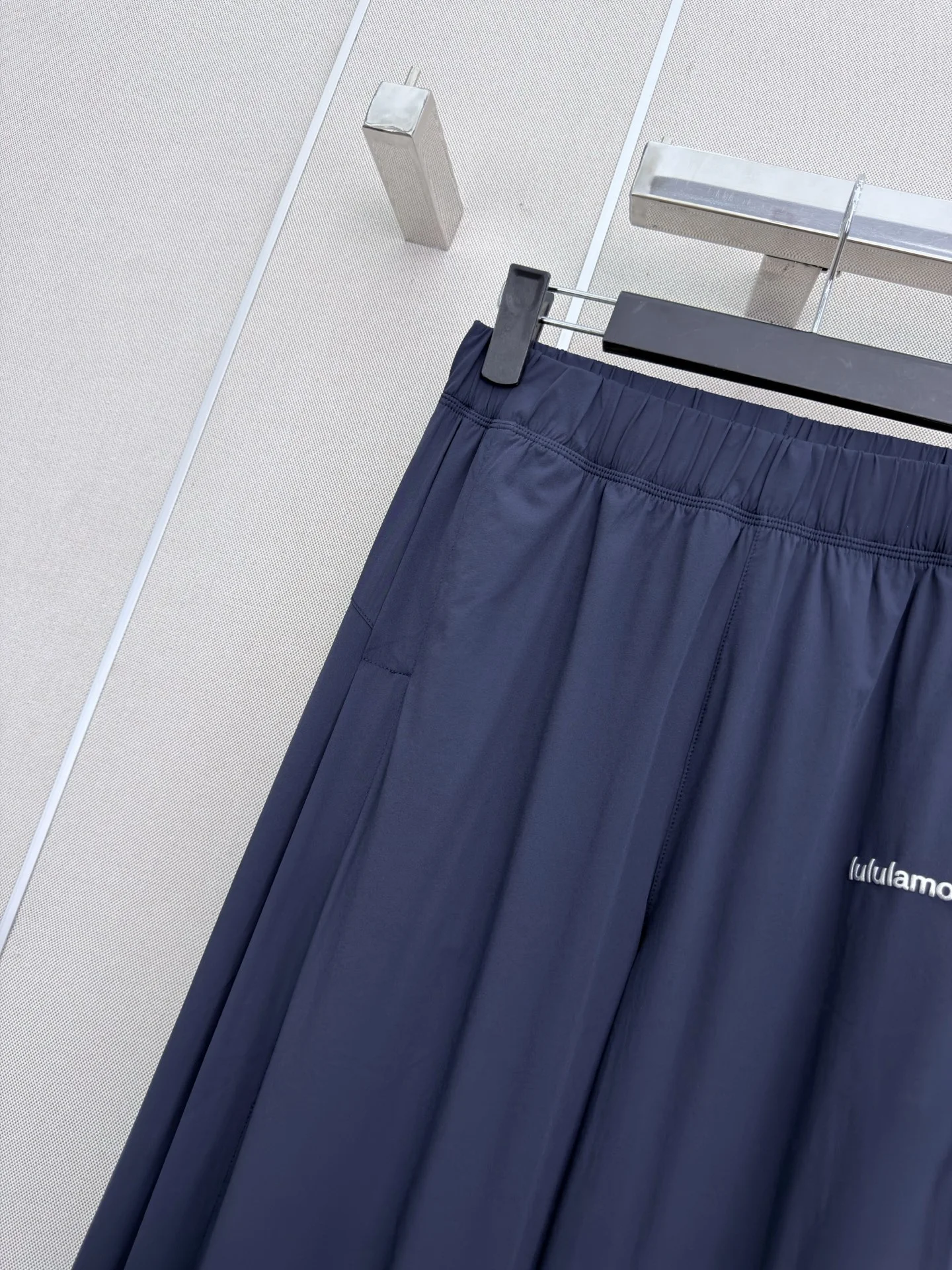 LV Trousers Cotton S-M-L A65202608042757 - Image 3
