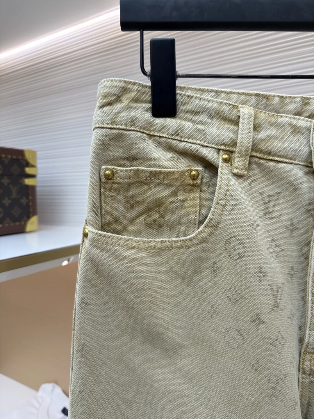 LV Trousers Denim 28-36 B80202608060332 - Image 4