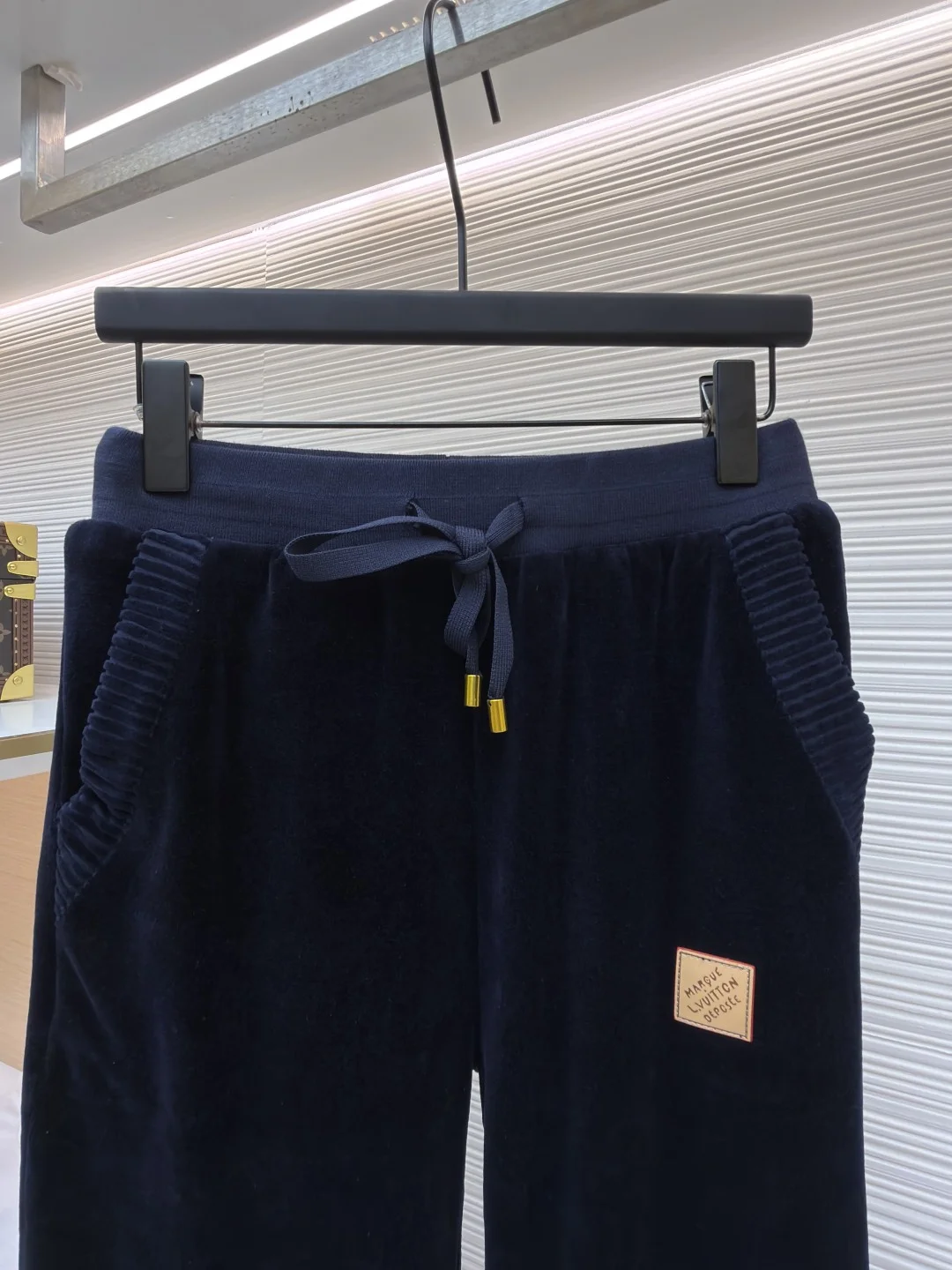 LV Trousers Velour Knit S-XL B15202608060347 - Image 3