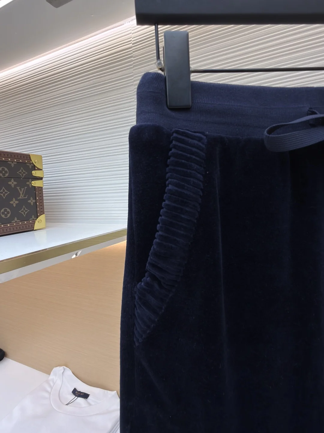 LV Trousers Velour Knit S-XL B15202608060347 - Image 4