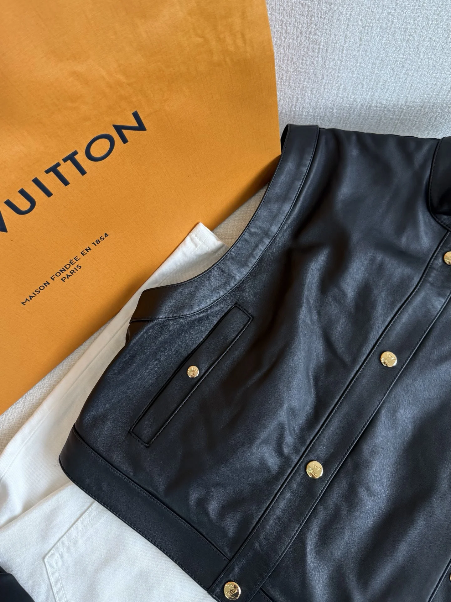 LV Vests S-L G30202608040590 - Image 3