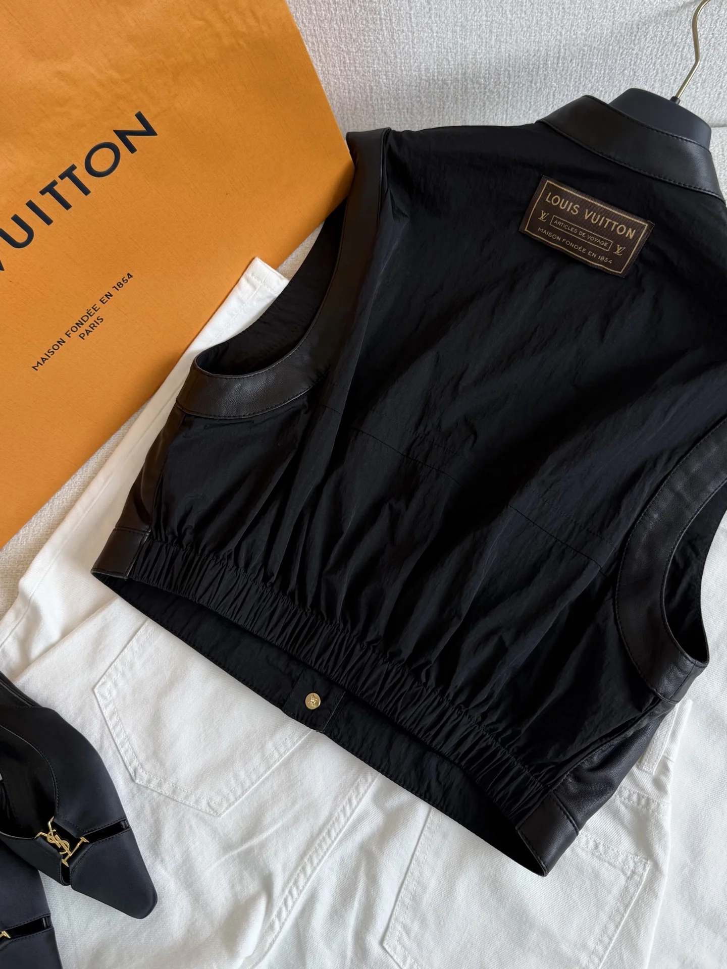 LV Vests S-L G30202608040590 - Image 9