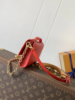 Alternative view of LV Wallet Bags Calf Leather (Red-Gold) 12X4X23CM F00202608071313