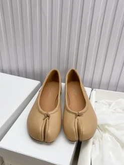 MAISON MARGIELA Flats B40202608031182
