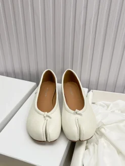 MAISON MARGIELA Flats B40202608031188