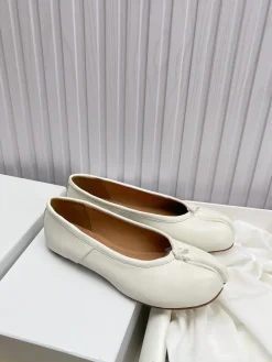Alternative view of MAISON MARGIELA Flats B40202608031188