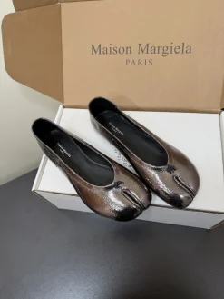 Alternative view of MAISON MARGIELA Flats C40202608030211