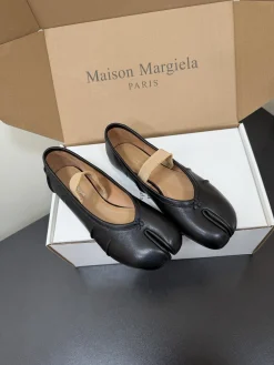 Alternative view of MAISON MARGIELA Flats C40202608030218