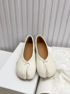 MAISON MARGIELA Flats Leather EU35-42 B40202608031189