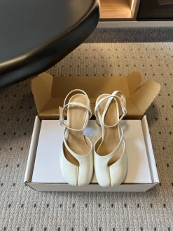 MAISON MARGIELA Sandals Calfskin Leather EU35-40 C60202608030196