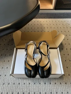 MAISON MARGIELA Sandals Cow Leather EU35-40 C60202608030195