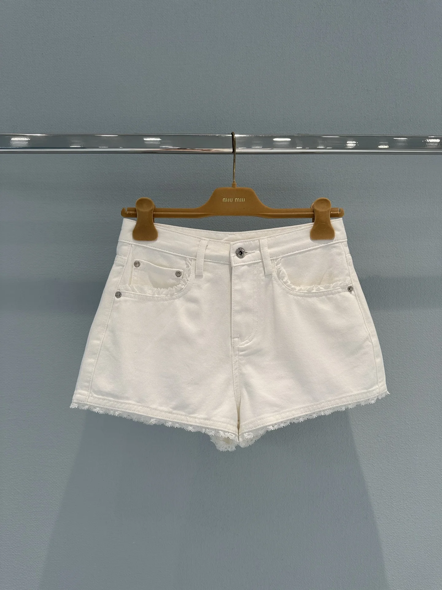 MIU MIU Shorts Denim S-M-L A95202608042770 - Image 4