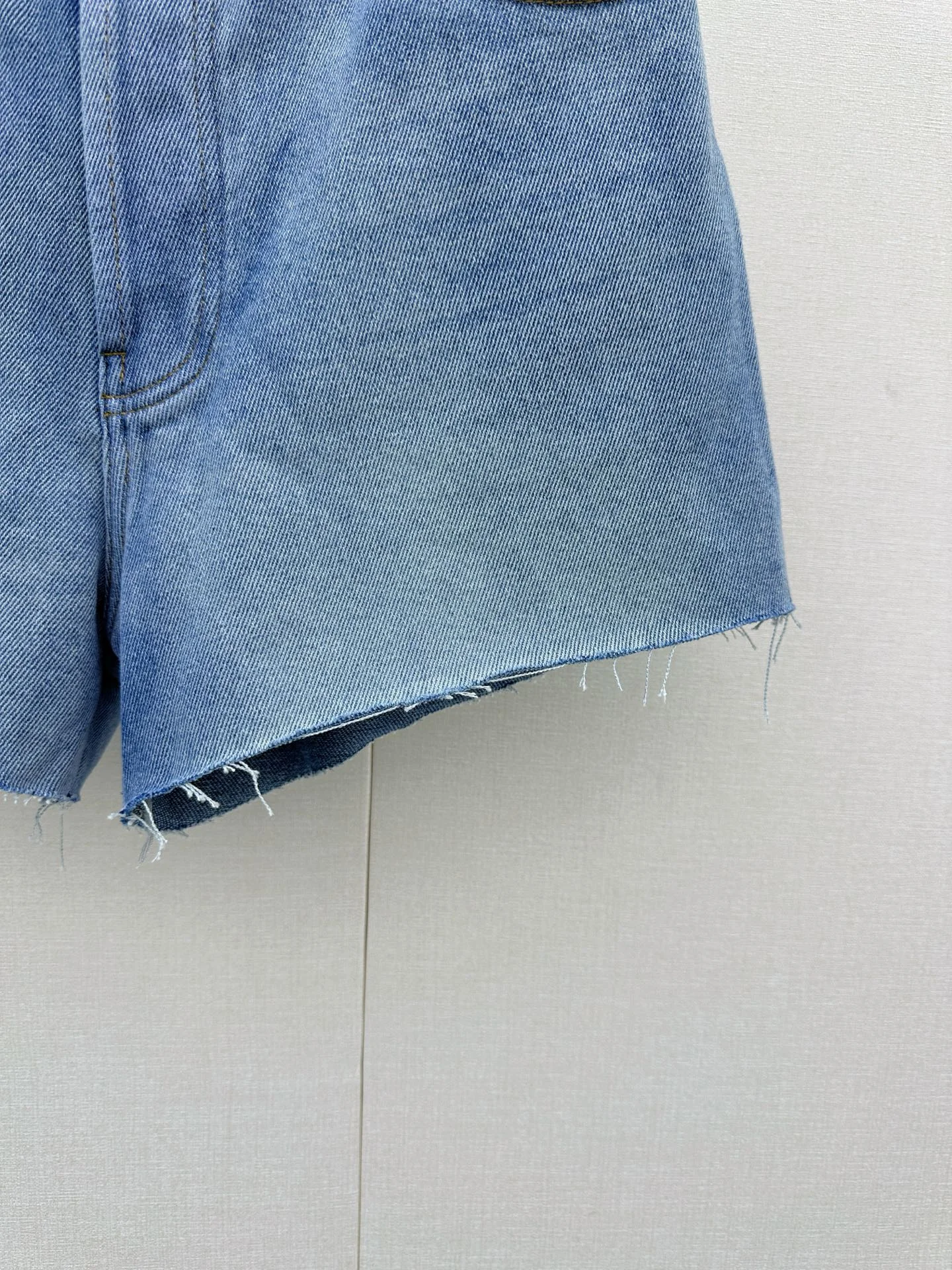 MIU MIU Shorts Denim S-M-L B65202608042135 - Image 4