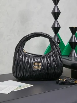 MIU MIU Shoulder Bags Lamb Leather (Black-Gold) 20X23X6CM F50202608090333