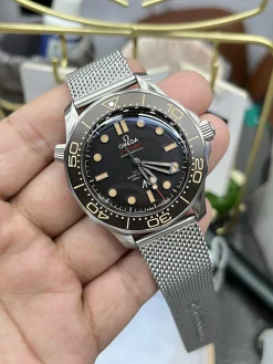 Alternative view of OMEGA Automated Automated Diver 300M (Black Dial) 42mm B250202608050083