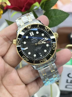 Alternative view of OMEGA Seamaster Automatic (Black Dial) 42mm A750202608050011