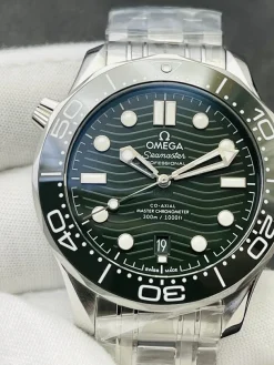 Alternative view of OMEGA Seamaster Automatic (Green Dial) 42mm B100202608050265