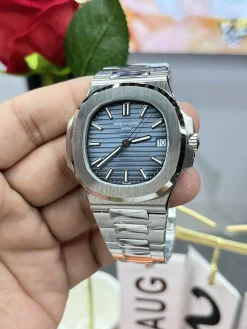 Alternative view of PATEK PHILIPPE Nautilus Automatic 5711 (Blue Dial) 40mm 3K B850202608050010