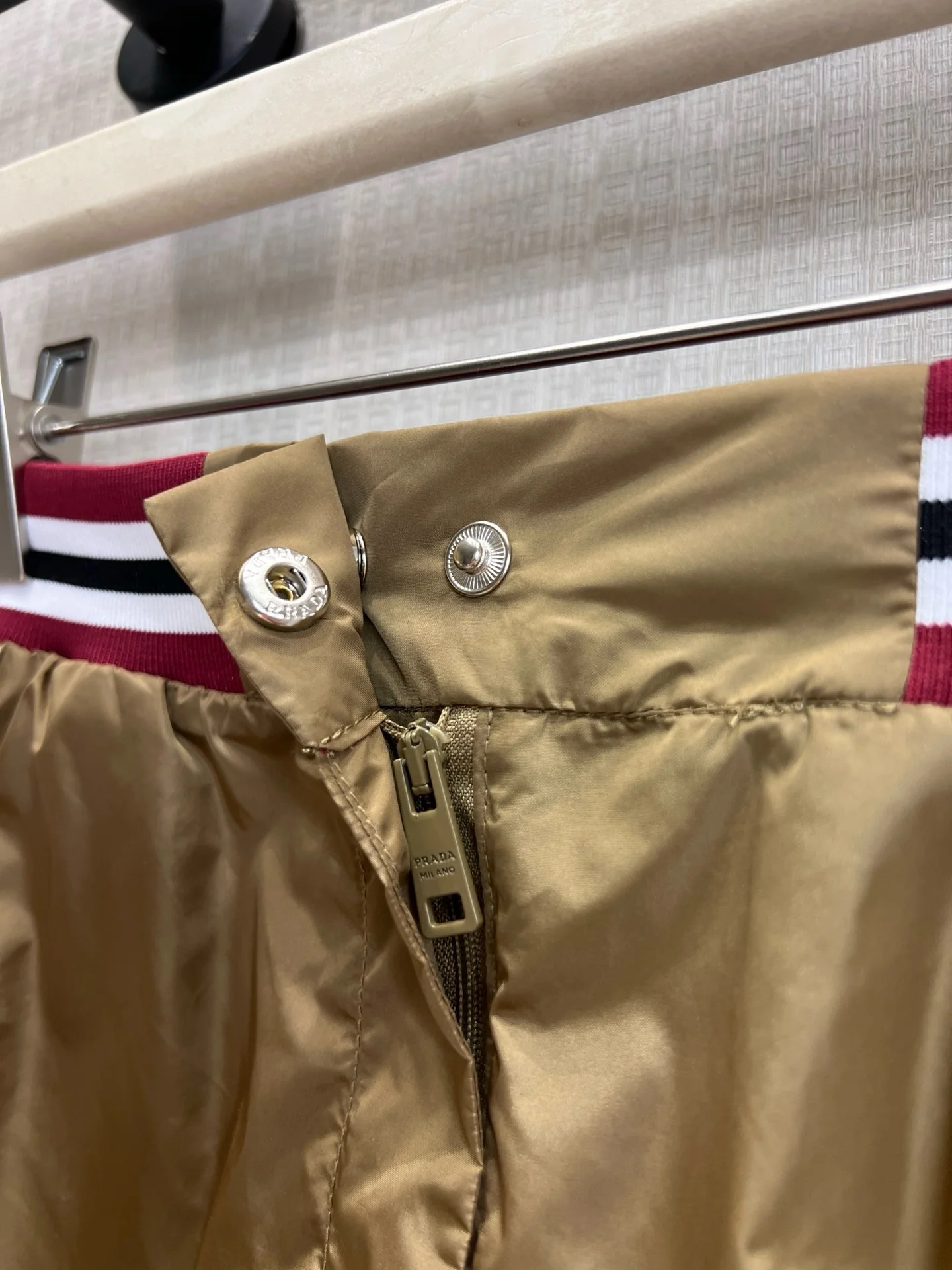 PRADA Shorts S M L B05202608042854 - Image 5