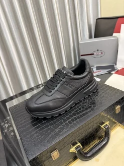 PRADA Sneakers B70202608032004