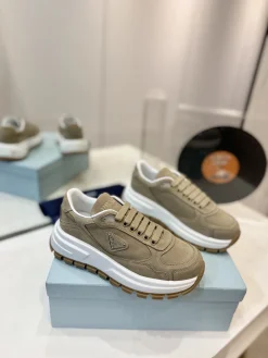 PRADA Sneakers B90202608032064