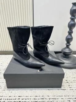 Alternative view of SAINT LAURENT Booties Leather & Suede EU35-39 C40202608030316