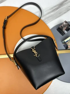 SAINT LAURENT Bucket Bags Calf Leather (Black-Gold) 17X20X13CM E00202608082392