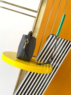 Alternative view of SAINT LAURENT Bucket Bags Calfskin Leather (Black-Gold) 15X13X6CM E50202608080426