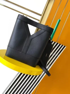 SAINT LAURENT Casual Bags Leather (Black) 30X33X10CM F30202608080438