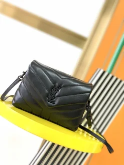SAINT LAURENT Shoulder Bags Calf Leather (Black) 20X14X7CM D30202608080444