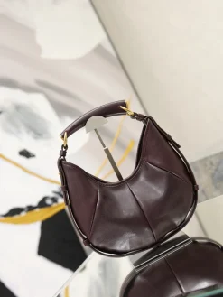 Alternative view of SAINT LAURENT Shoulder Bags Calf Leather (Brown-Gold) 20-27x15-22x3cm E30202608081474