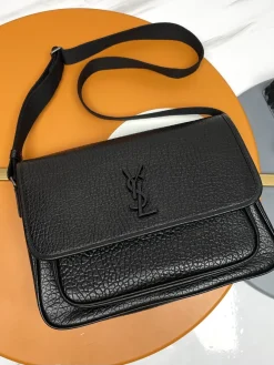 SAINT LAURENT Shoulder Bags Calfskin Leather (Black) 32X23X9CM F30202608082206