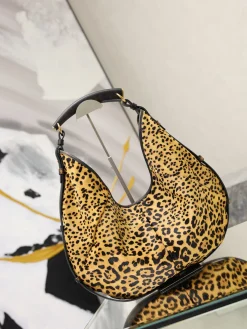 Alternative view of SAINT LAURENT Shoulder Bags Calfskin Leather (Leopard-Black) 24-48X31-44X3CM G60202608081481