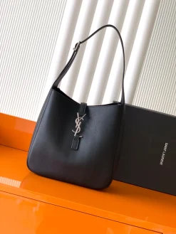SAINT LAURENT Shoulder Bags Leather (Black-Silver) 23X22X8CM E50202608081415