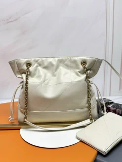Alternative view of SAINT LAURENT Totes Bags Lambskin Leather (White-Gold) 27X29X11CM E90202608082046