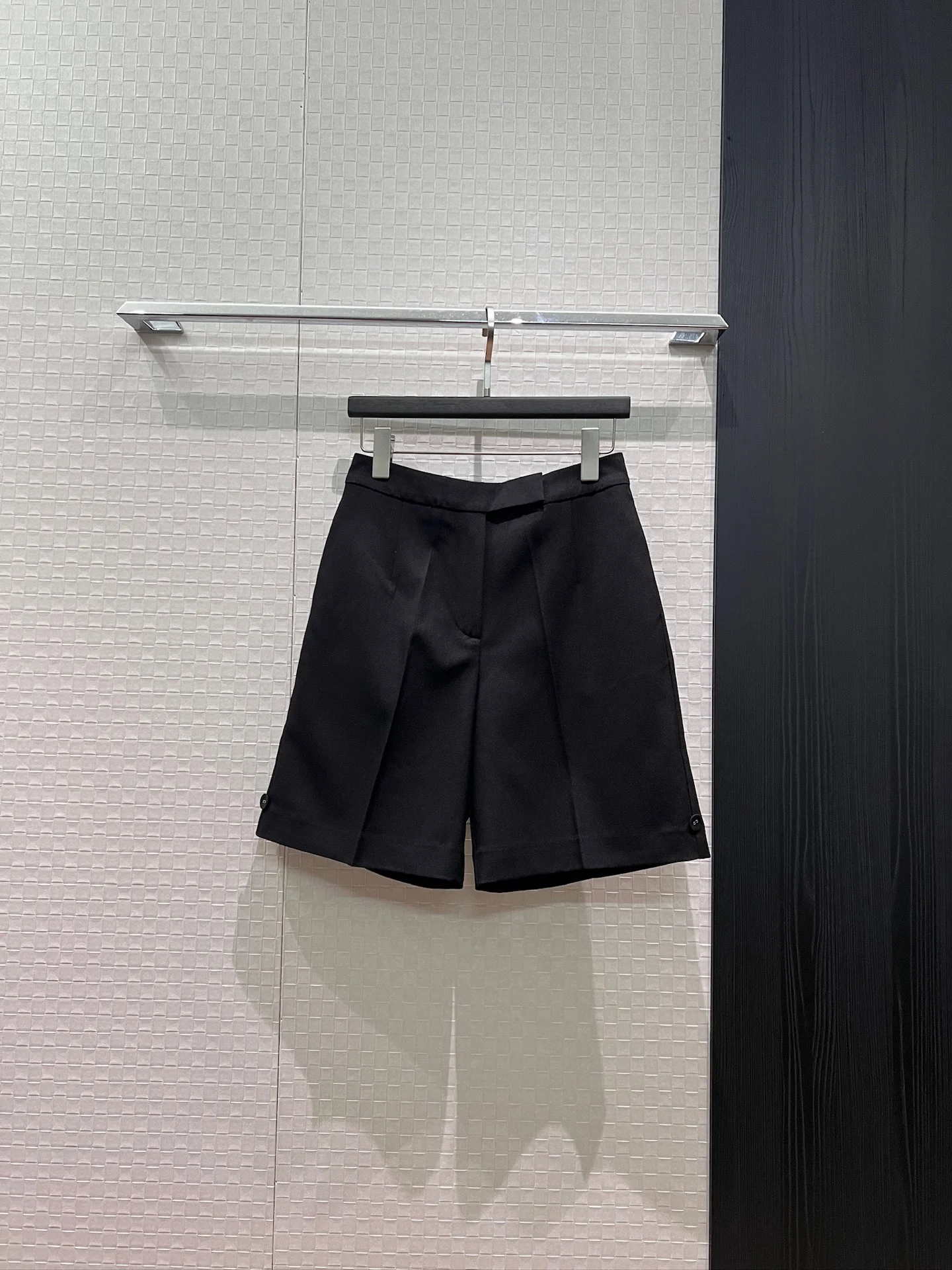 THOM BROWNE Shorts Cotton S-M-L B50202608042383