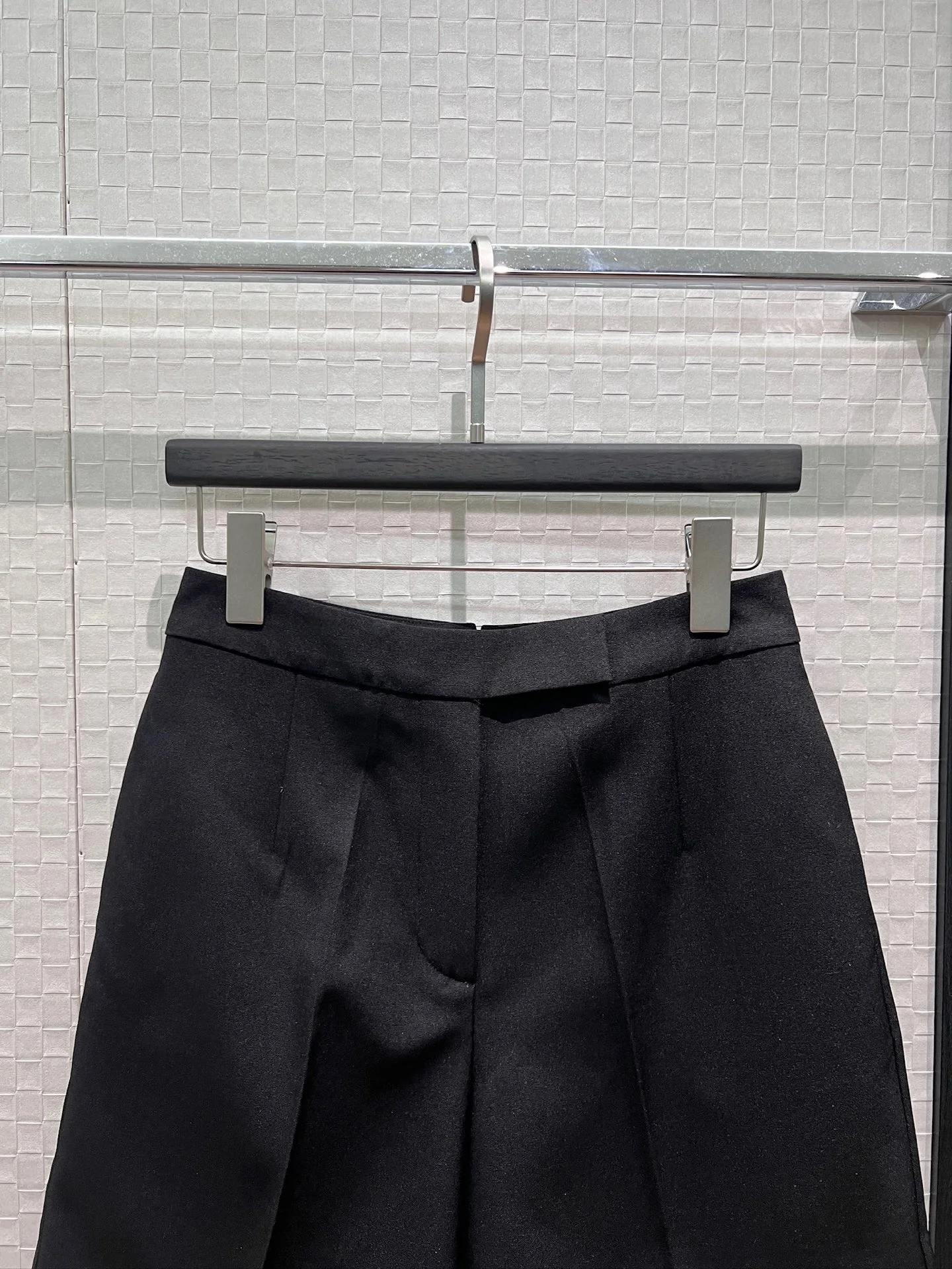THOM BROWNE Shorts Cotton S-M-L B50202608042383 - Image 2