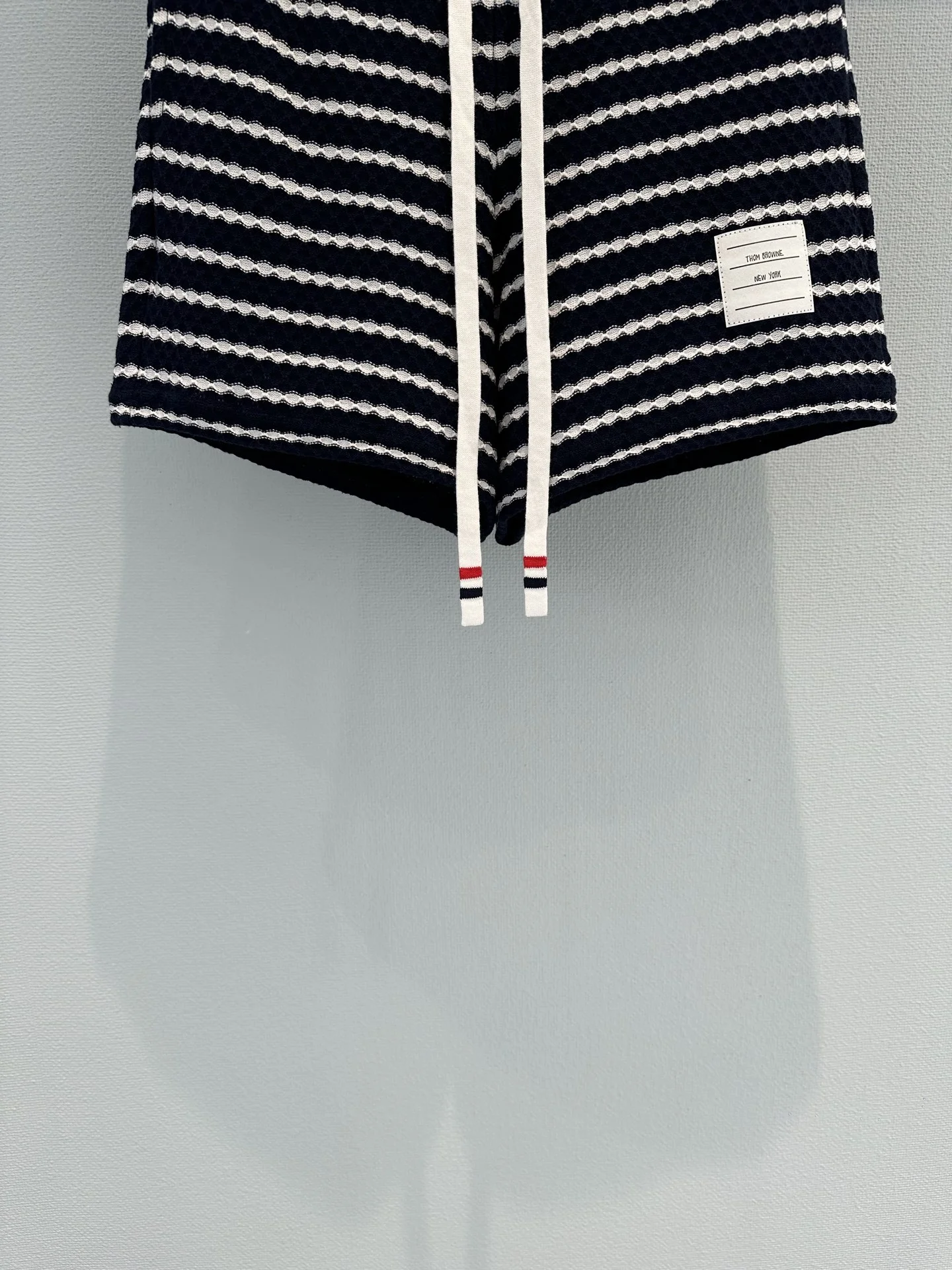 THOM BROWNE Shorts S-L B15202608042780 - Image 7