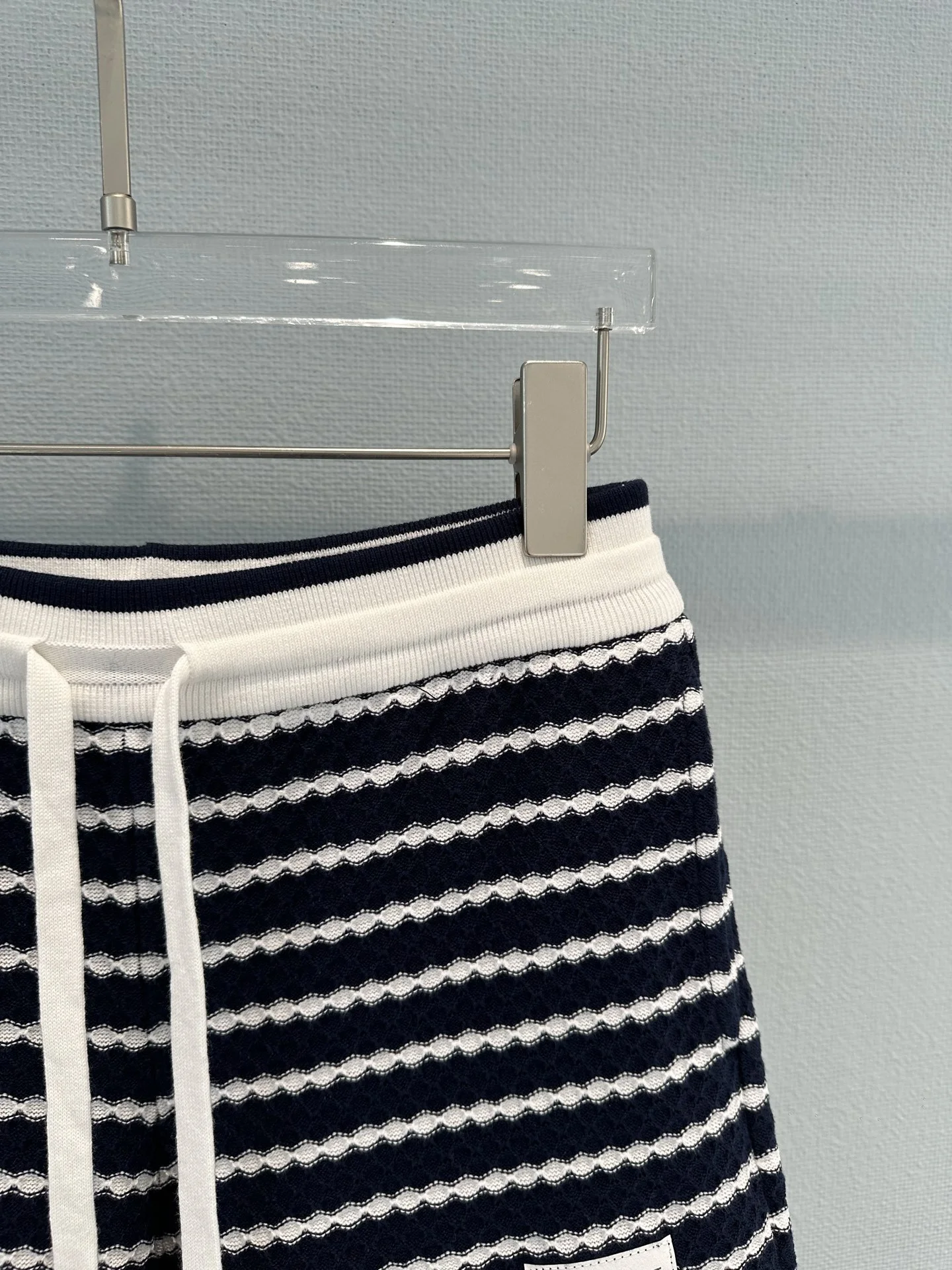 THOM BROWNE Shorts S-L B15202608042780 - Image 8