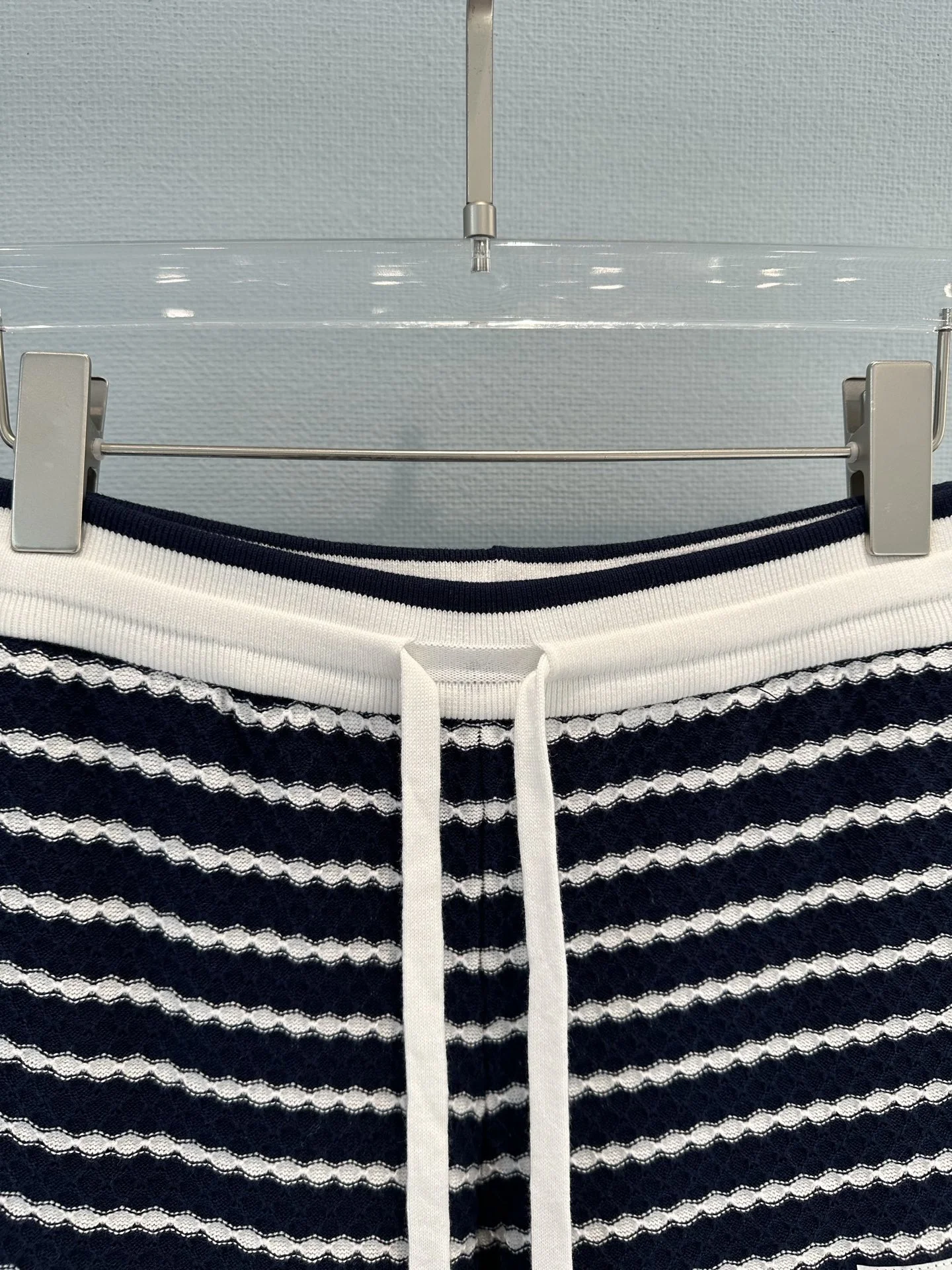 THOM BROWNE Shorts S-L B15202608042780 - Image 9