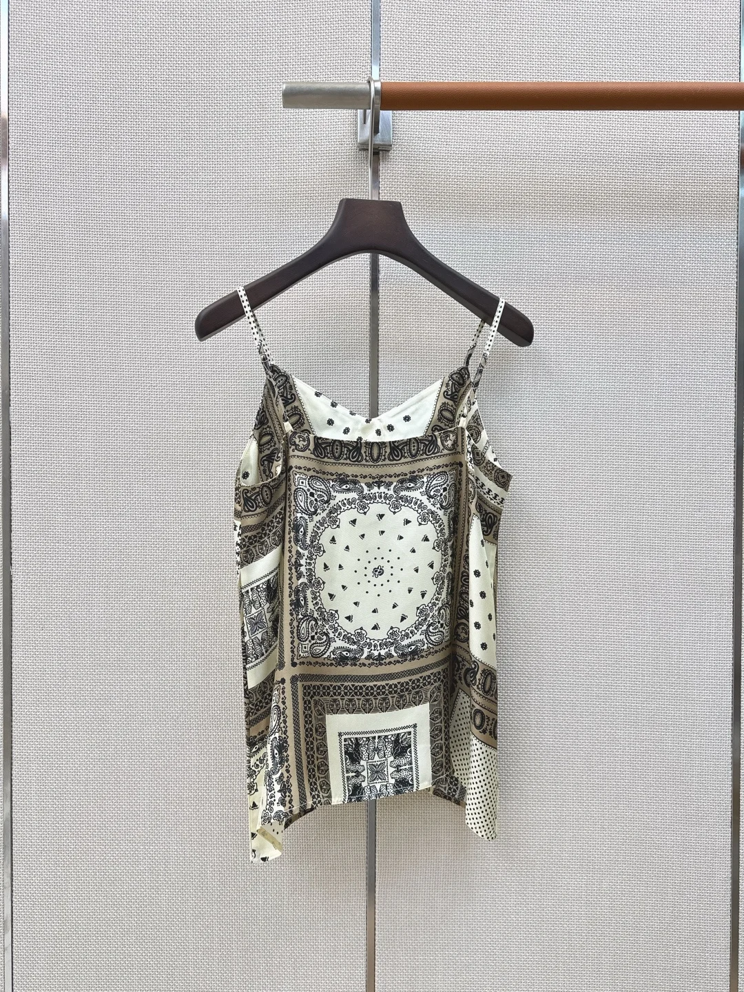 Uncategorized Vests Silk S-M-L B45202608040723 - Image 8