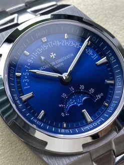 Alternative view of VACHERON CONSTANTIN Overseas Automatic 4000V (Blue Dial) 40mm B000202608050081
